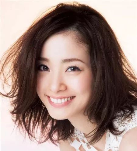 木马烫齐肩短发适合大脸吗,齐肩短发脸大烫什么发好看