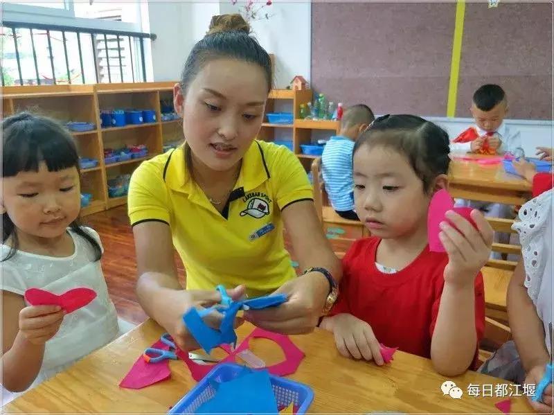 九月，我们开学啦！把天府故事读给世界听……