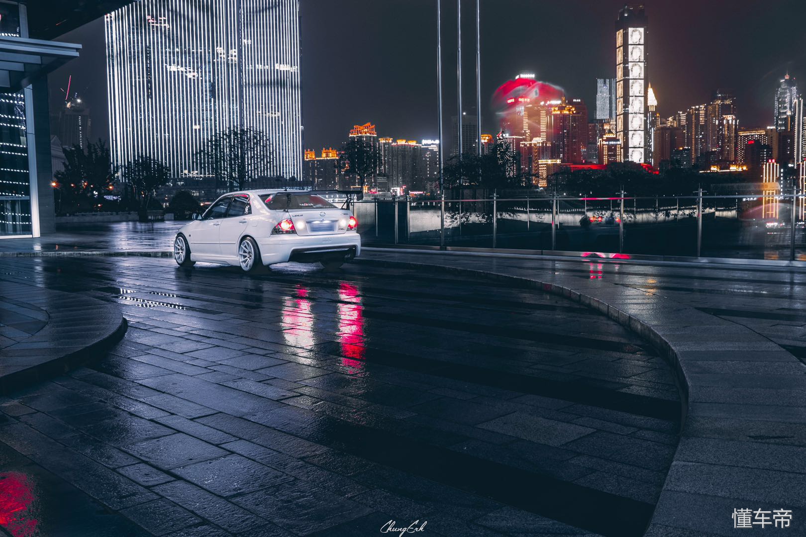 头文字d最恐怖的漂移,头文字d咬地鲨谁开的