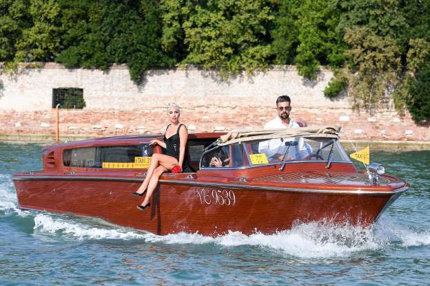 ladygaga是超级巨星吗,ladygaga得过奥斯卡影后吗