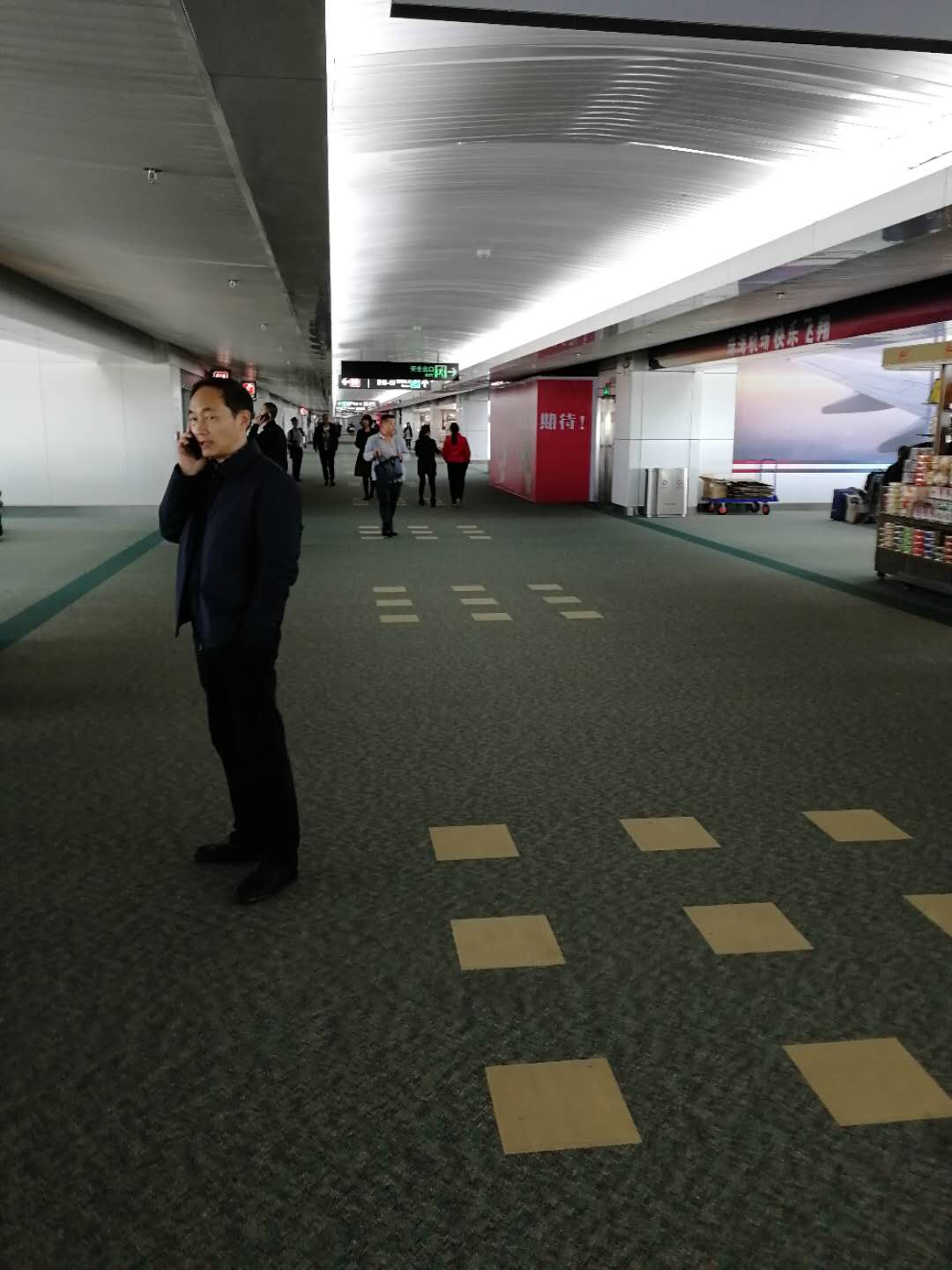 第一次坐飞机如何不丢人,第一次坐飞机的真实感受