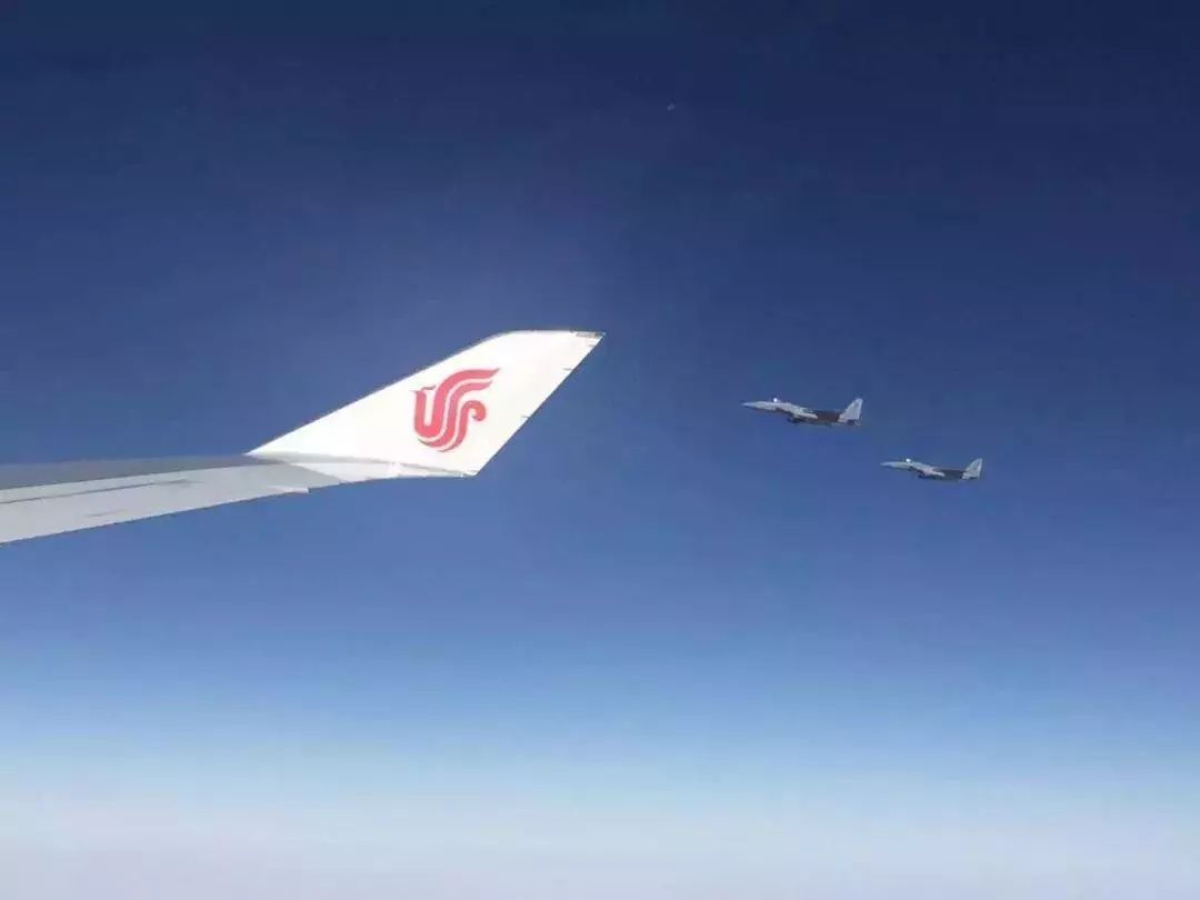 战斗机护航过程中遇到袭击,8架战斗机护航意味着什么