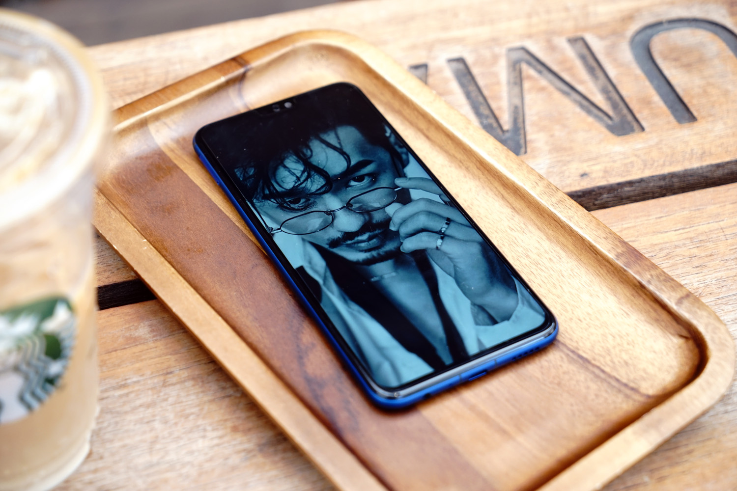 荣耀8x上手评测千元霸屏名不虚传,荣耀八魅海蓝