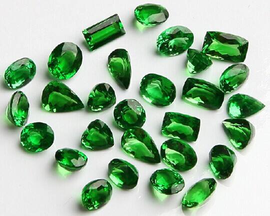 彩色蓝宝石和尖晶石区别,沙弗莱宝石与翠榴石区别