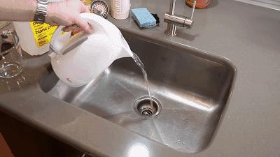 下水道异物堵了怎么快速通,下水道被硬物堵塞疏通方法