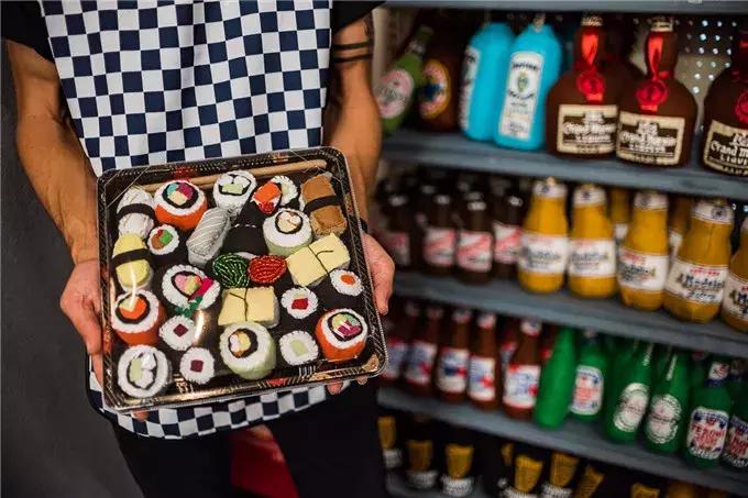 卖假货还能瞬间秒空，英国艺术家的快闪店火遍ins