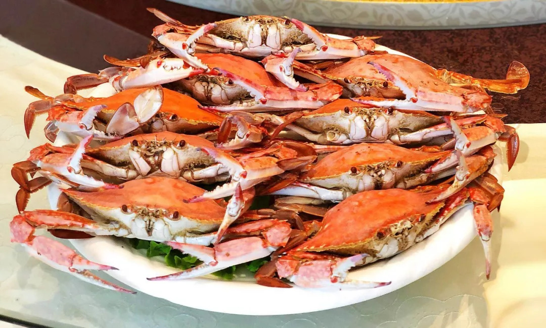王炸！大连10家饭店鲜活海鲜组队放价，顾客自发早9点来排队！