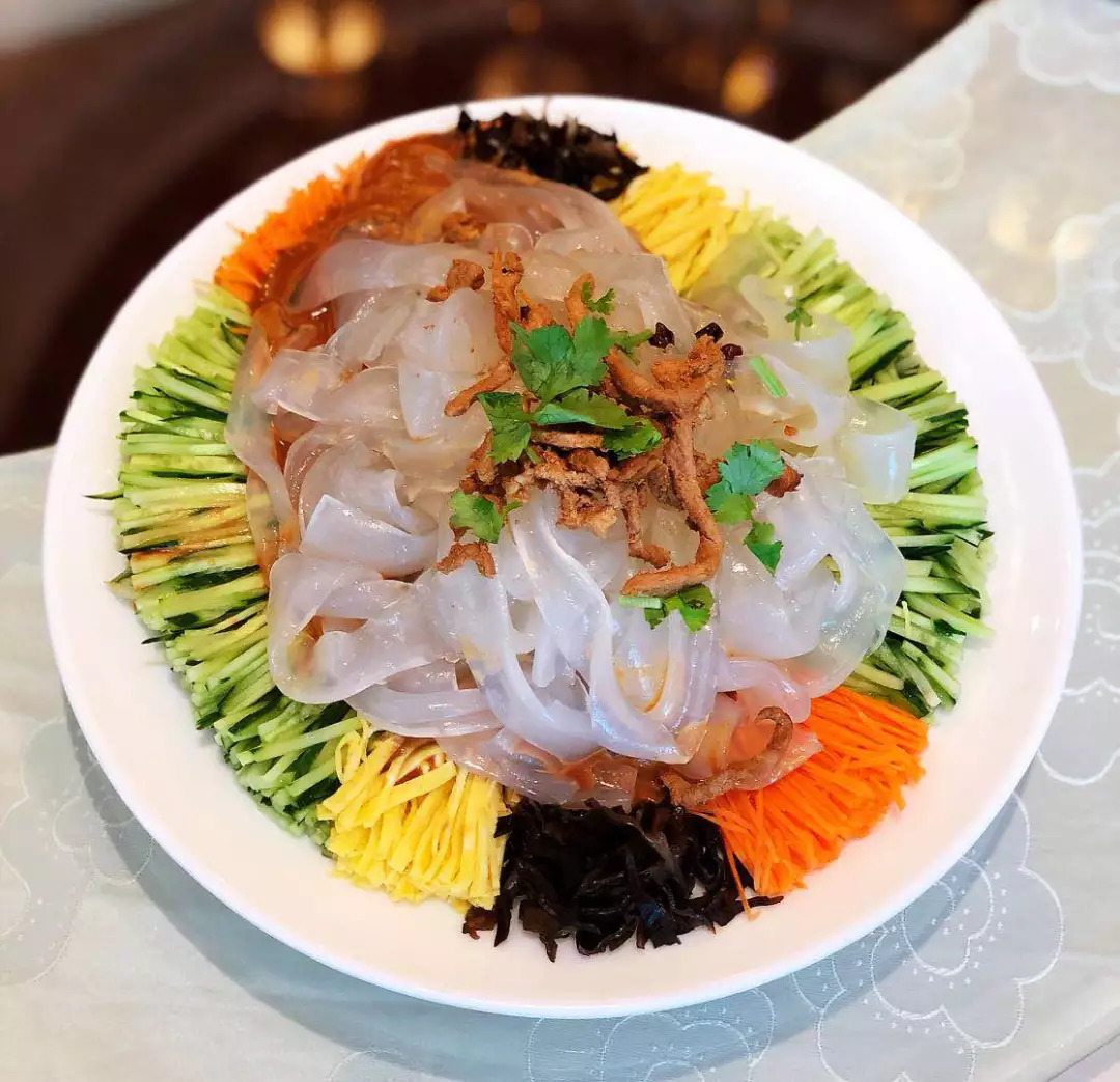 王炸！大连10家饭店鲜活海鲜组队放价，顾客自发早9点来排队！