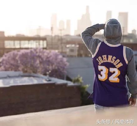 怎样穿球衣才不会怪怪的,怎么穿球衣不露腋下