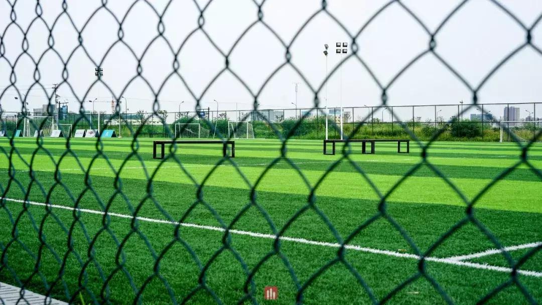 临平区附近哪有免费球场,临平山北大型公园