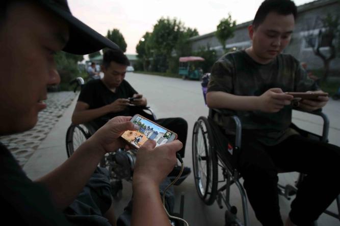 淘宝“特云”客服：对不起回复慢了，因为我只有两个指尖能打字