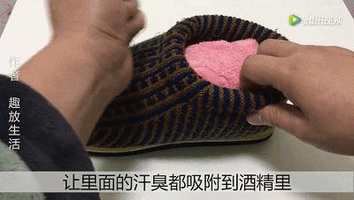 鞋子不用刷就能干净的方法,鞋子里倒东西
