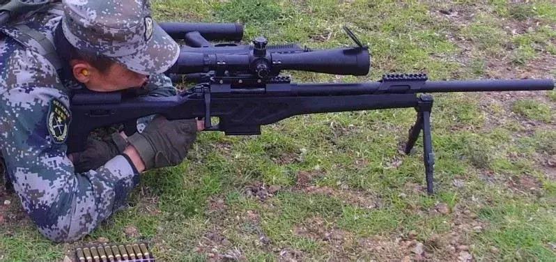 中国枪王徒手接弹壳,解放军最新制式狙击步枪