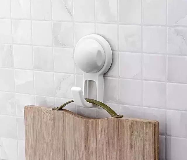 她故意把鸡蛋清涂到墙上，你知道原因后也会这么做的！