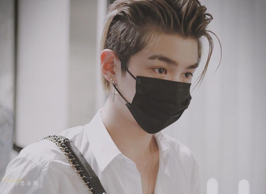 Justin新发型酷似小鬼，“黑指甲”成焦点，粉丝喊话：赶紧删图