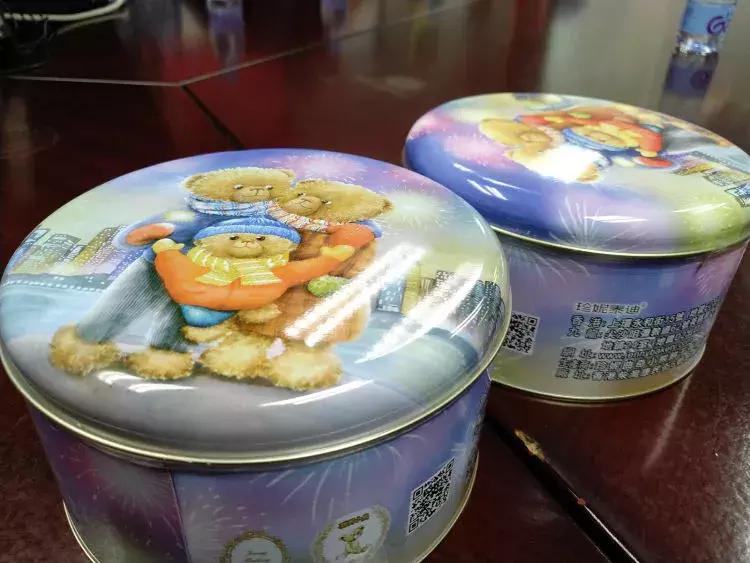 你在香港买的小熊饼干，7成是假的！有些产自深圳城中村