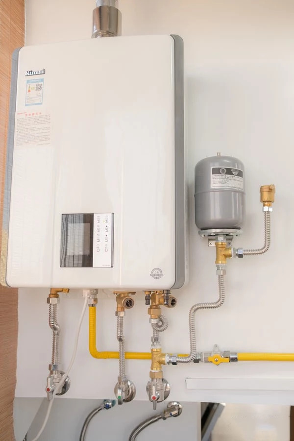 家用电热水器跟燃气热水器哪个好,电热水器跟燃气热水器比较哪个好