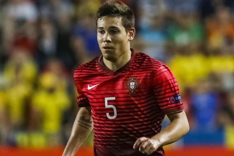 现足坛最伟大的十大球星,世界足坛前十中后卫