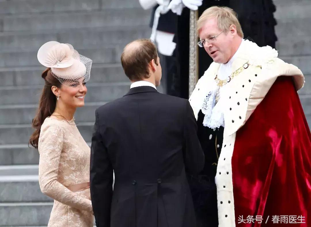 开始秃头有得治吗,年纪轻轻秃头是因为什么