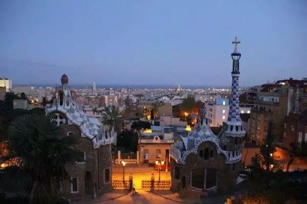 现在出国都是穷人吗,穷人出国能翻身吗