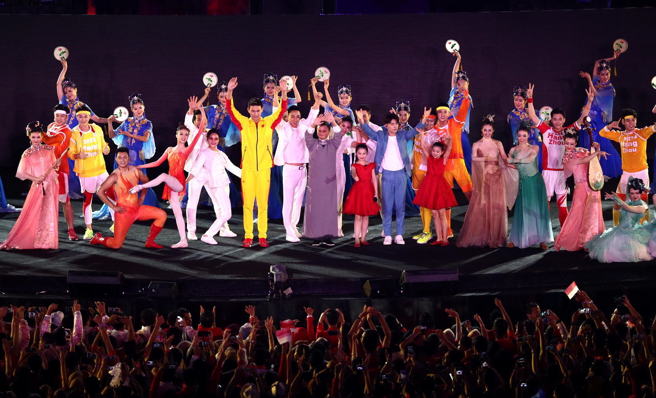 足球比赛穿两个袜子,足球场上的袜子