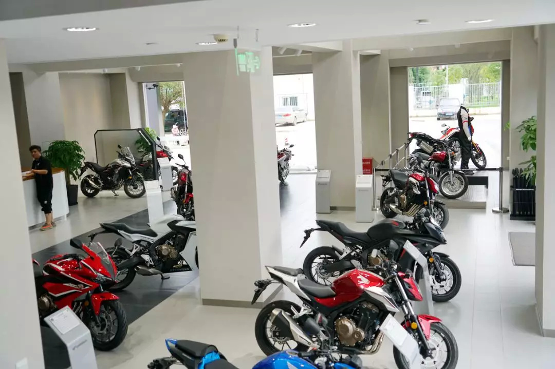 豪华摩托车旗舰，本田金翼（GOLDWING）国内售价公布，41.8万起