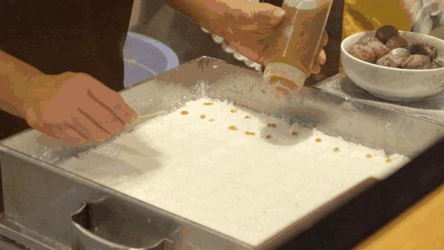 意外爆火的美食店铺,爆火的米糕