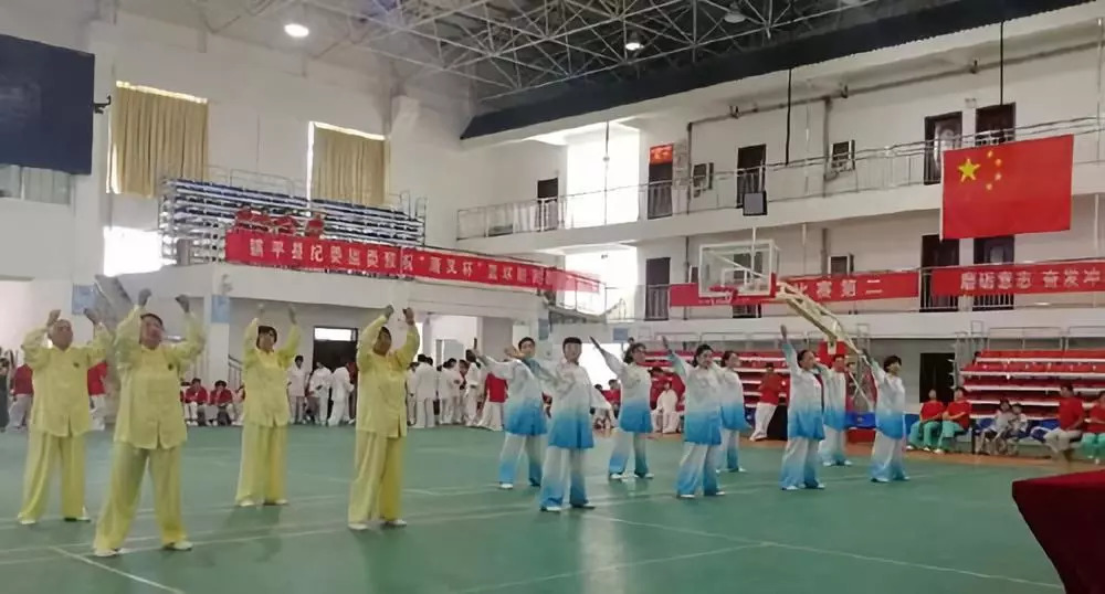 体彩环中原2018自行车公开赛南阳镇平站暨“世界健身气功日”健身气功比赛激情开赛