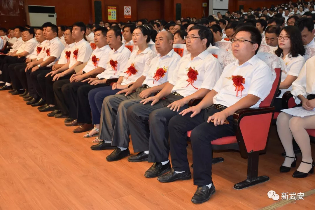 全国第37个教师节表彰,各地教师节获奖优秀教师