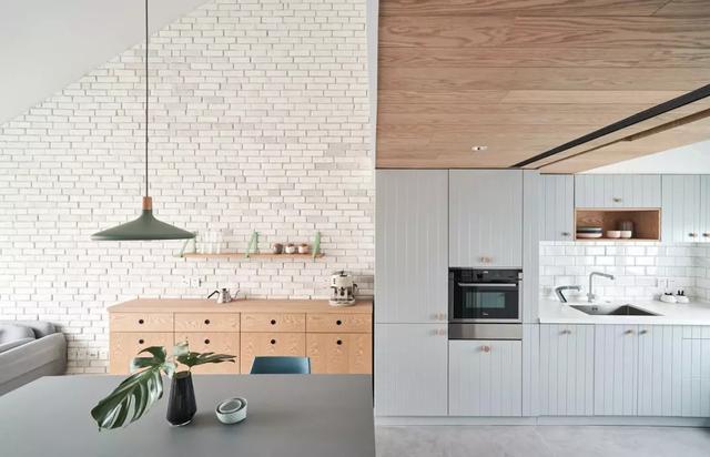 家里顶楼怎么装修,买到顶楼要怎么装修斜屋顶