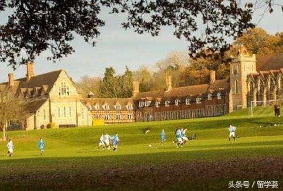 玛雅看小天采访,第一次看懂足球