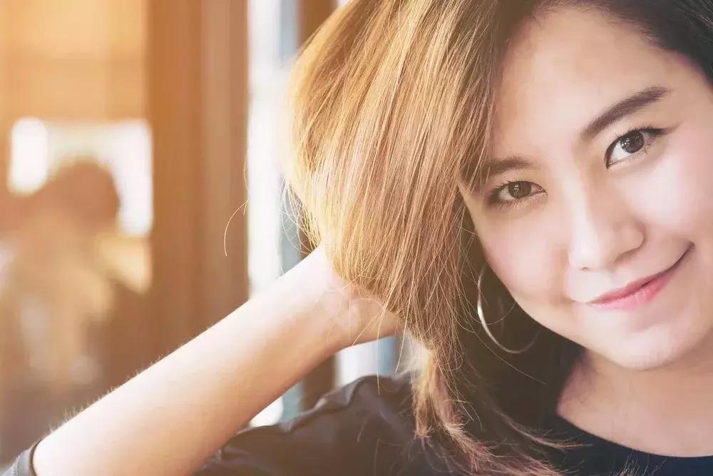 头发一撮一撮的掉怎么治,头发掉的厉害的小窍门