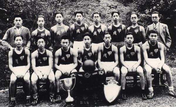 50-60年代足球队老照片,中国最早的足球队照片图文