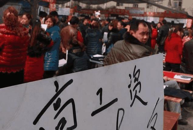 领取失业金需要每个月都申请吗,领取失业金条件是累计交满一年吗