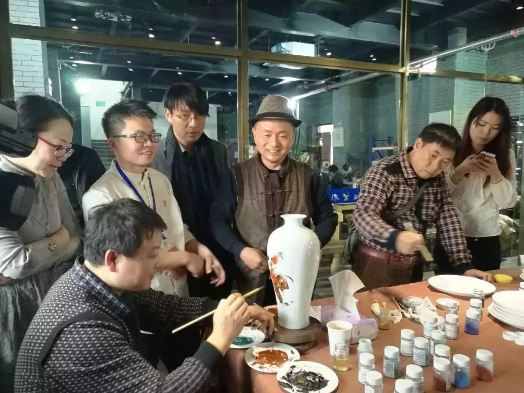 弘扬教育家精神争做育人楷模视频,教书育人做楷模