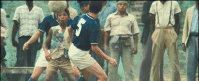 他用双脚让国家停战，这个男人我们等了40年！