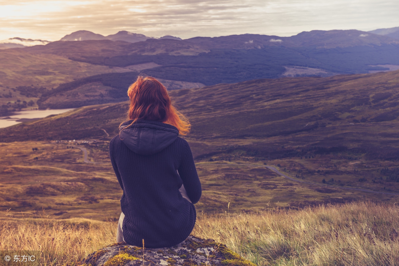 她坐小月子，而他却画风180转弯，弃她不顾，她最后……