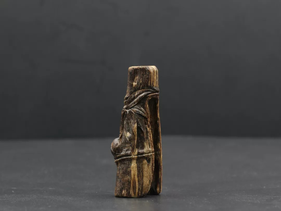 沉香闻着一股刺鼻味,沉香闻起来有枯树叶味