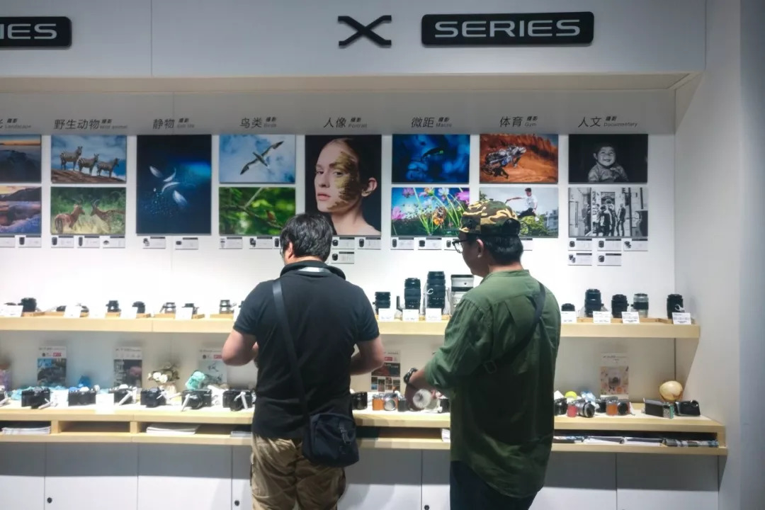 价值百万的电影摄影机,200元的摄影棚