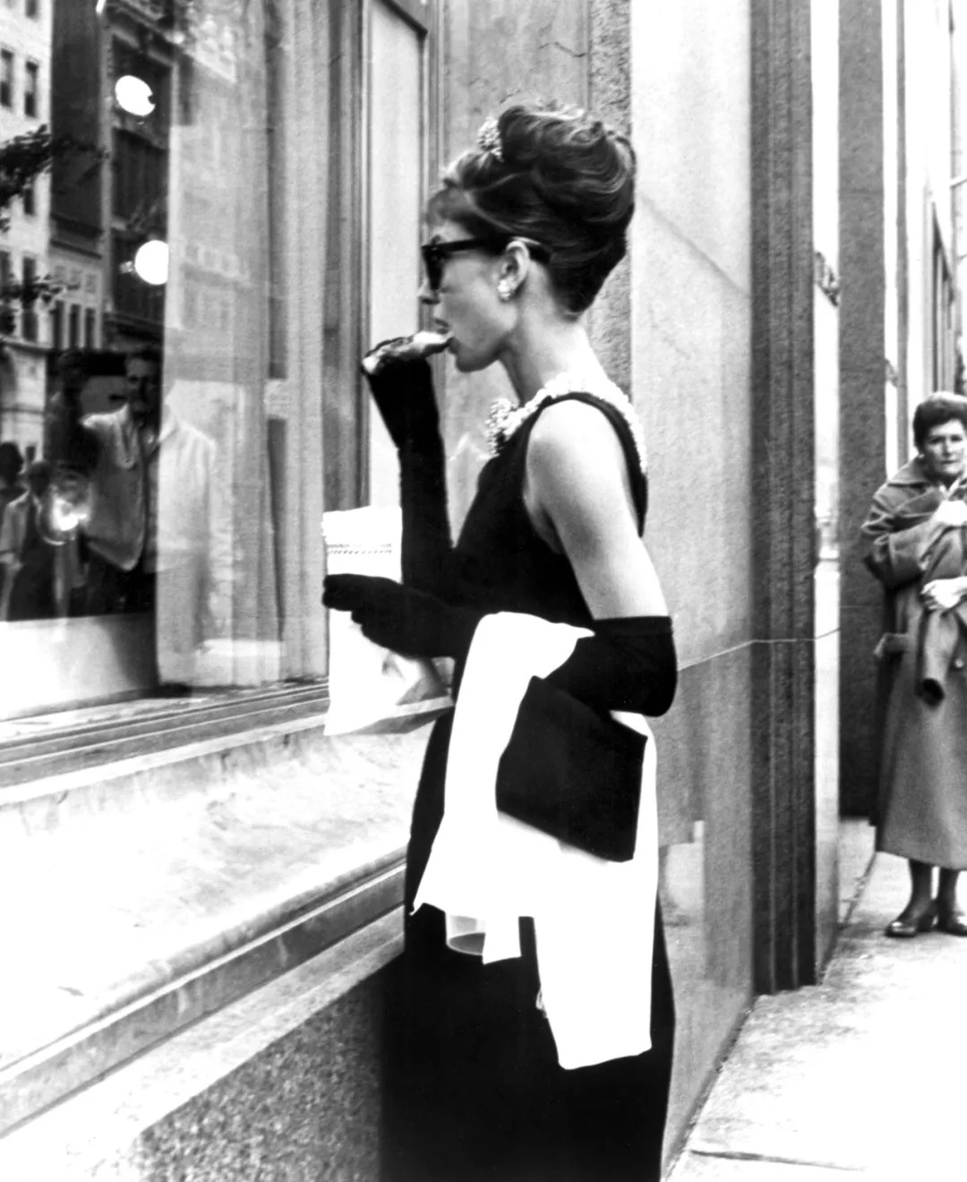 为了伸张女性的权利，整个时尚圈都“黑化”了