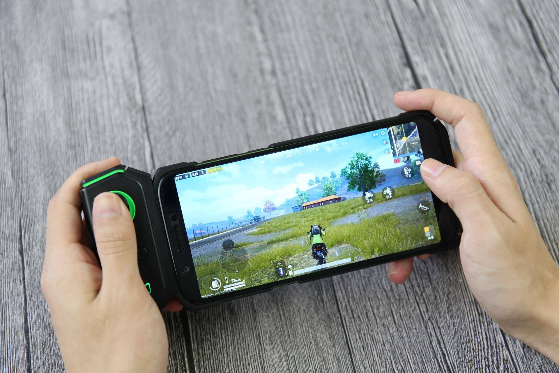 黑鲨游戏手柄吃鸡测评,黑鲨游戏手柄有什么功能