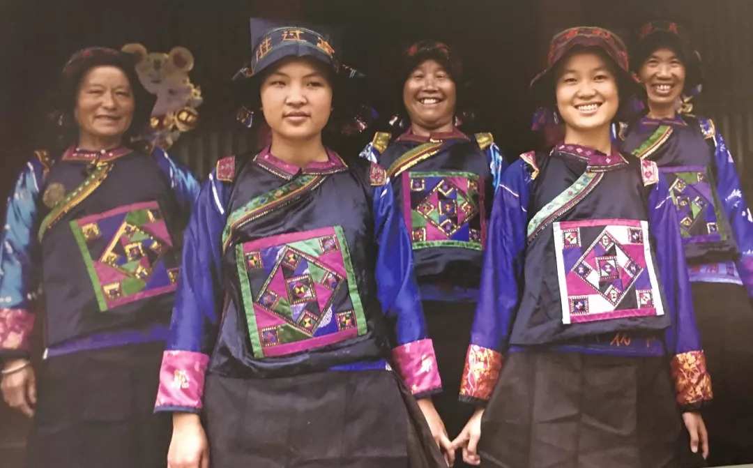 广西壮族服饰,广西百色壮族服饰