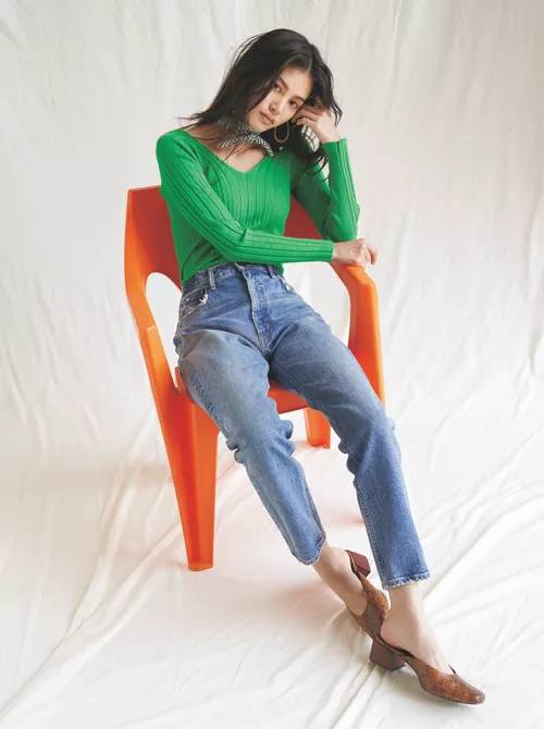 粗跟白色亮皮单鞋穿搭,秋款亮皮方头鞋穿搭