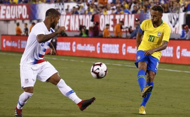 内马尔尴尬瞬间,18内马尔假摔黄牌