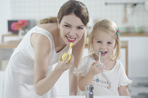 电动牙刷三个功能的正确使用方法,儿童电动牙刷适合小孩子吗