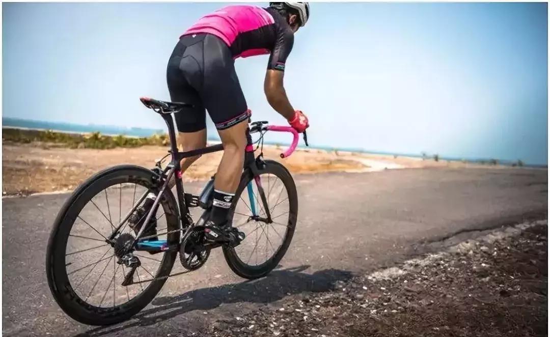 骑行如何缓解腿疼,怎么治疗骑行腰疼