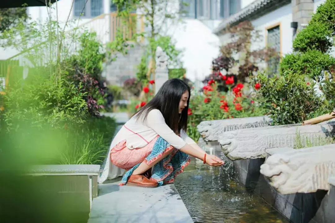 湘西浦市古镇，这个畅销青年女作家，和喜欢的人一起开了一家美宿