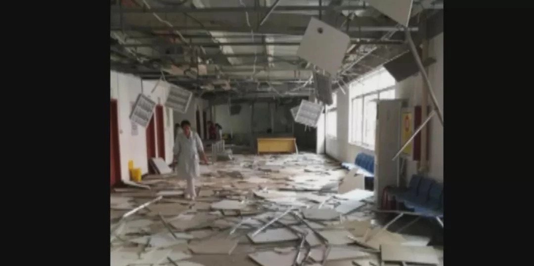 无锡一民营医院大厅被堆黄沙大门被封住权属纠纷引发矛盾