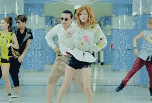 这就是爱！性感女神为小男友痴狂惨被炒鱿鱼，终于可以秀个够了？