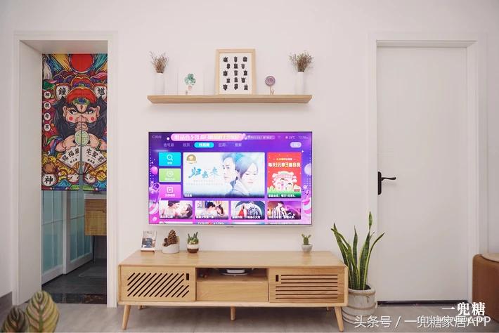 年轻人,谁不是一边感叹房子小,一边在小房子里拼命折腾?